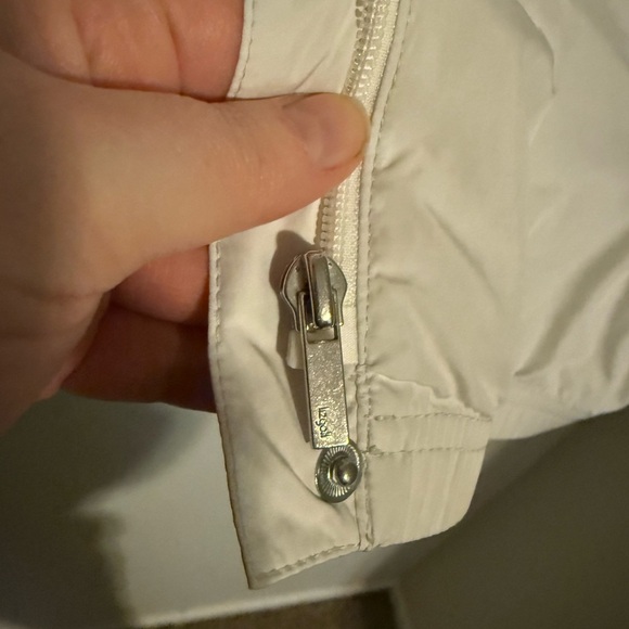 Lizgolf White Zip-Up Vest - Picture 6 of 8